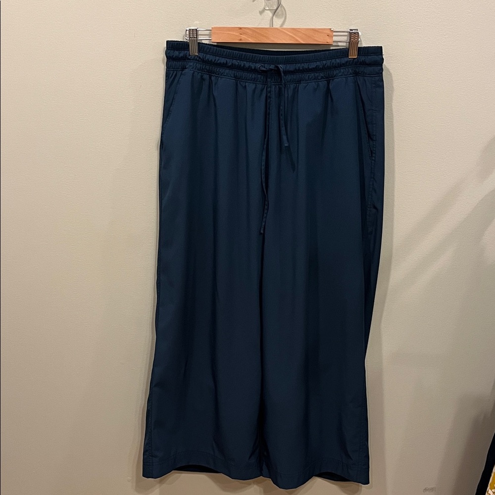Old Navy Blue Wide-Leg Athleisure Cropped Pants